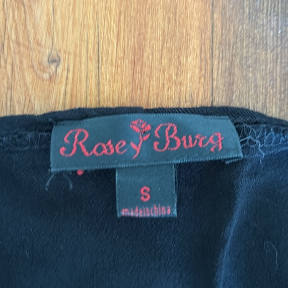 Black and white abstract print sheer blouse. Size small - Picture 6 of 7